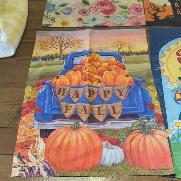 Bundle of Garden Flags - Picture 2 of 7